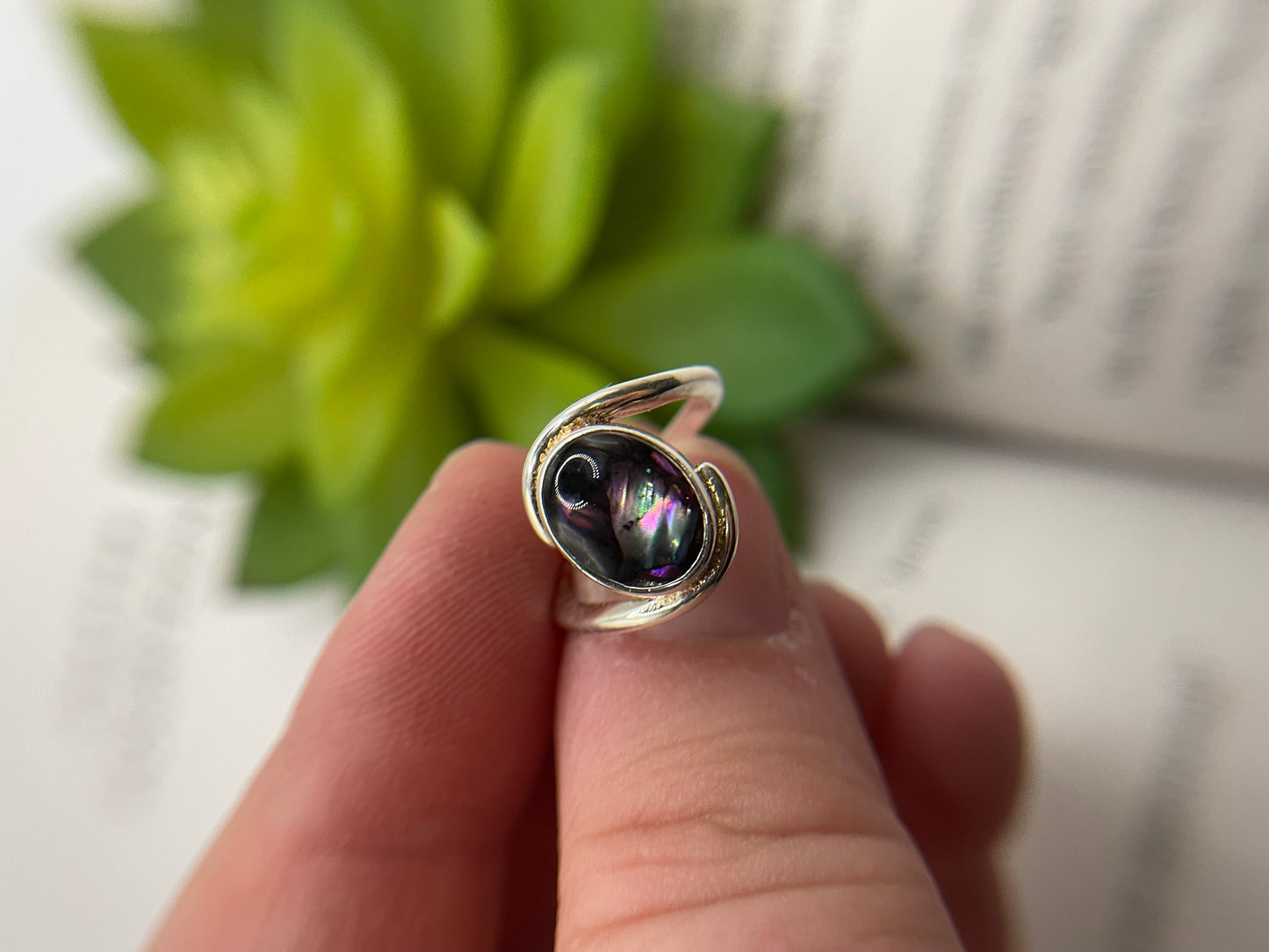 Oval Collet Silver Ring with Shell – Size 4 US