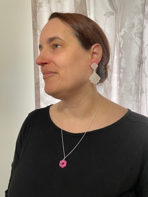 Collier petite fleur rose scintillante- 22'' Sans nickel