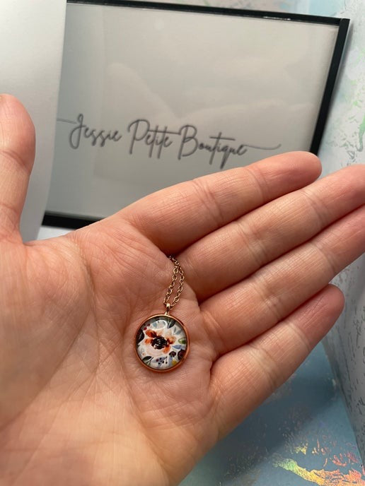 Collier Fleurs sur cabochon or rose - 17'' Acier Inoxydable