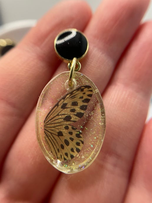 Papillon jaune scintillant + bouton d'oreille noir - Sans nickel