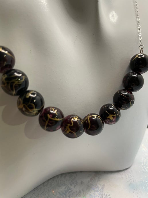 Collier perles mauve foncé marbre 24 1/2'' Sans Nickel+Acier Inoxydable