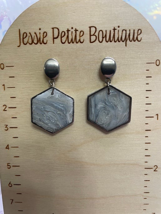 Boucles d'oreilles hexagonales en marbre bleu avec clous en argent - ACIER INOXYDABLE