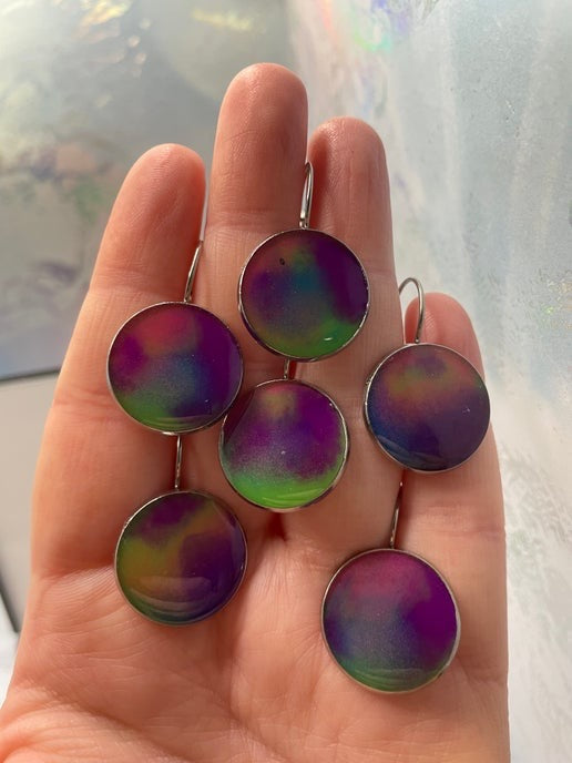 Boucles d'oreilles dormeuse aurore boréale brille dans le noir – Acier Inoxydable