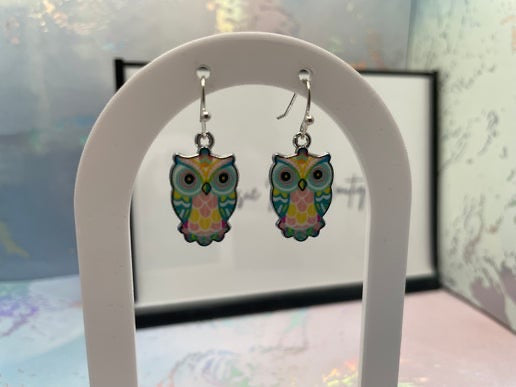 Boucles d'oreilles pendantes en émail motif hibou (4 options de couleurs)