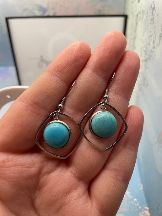 Boucles d'oreilles pendantes en turquoise naturelle