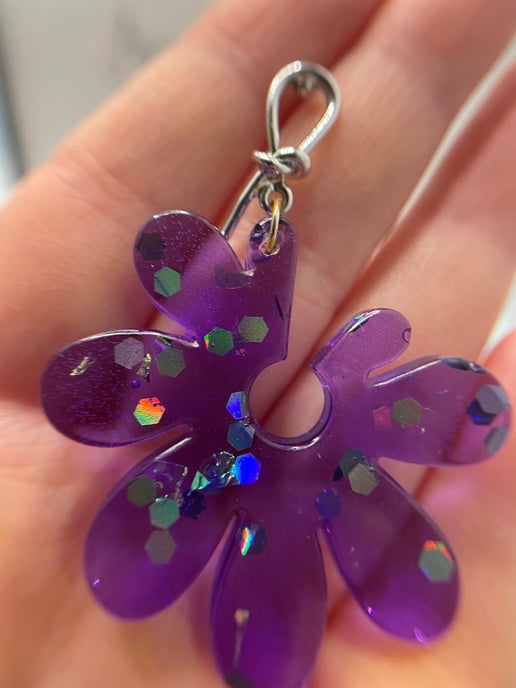 Kim:fleurs mauves holographiques + lasso en argent - Sans nickel