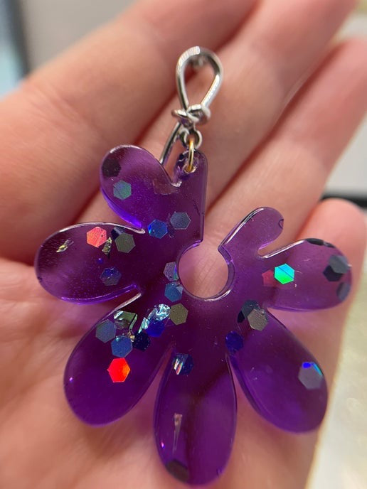 Kim:fleurs mauves holographiques + lasso en argent - Sans nickel