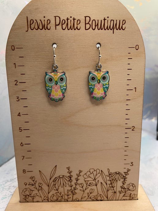 Boucles d'oreilles pendantes en émail motif hibou (4 options de couleurs)