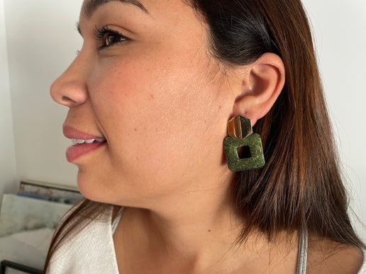 Boucles d'oreilles carrées vert foncé + bouton d'oreille hexagonal  or Sans Nickel