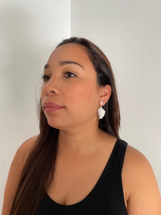 Boucles d'oreilles coquillage blanc avec bouton d'oreille de perle
