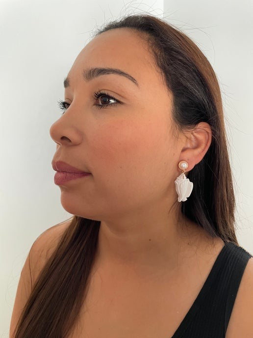 Boucles d'oreilles coquillage blanc avec bouton d'oreille de perle