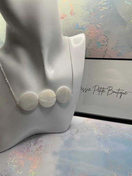 Collier coquillage - 23" SANS NICKEL + ACIER INOXYDABLE