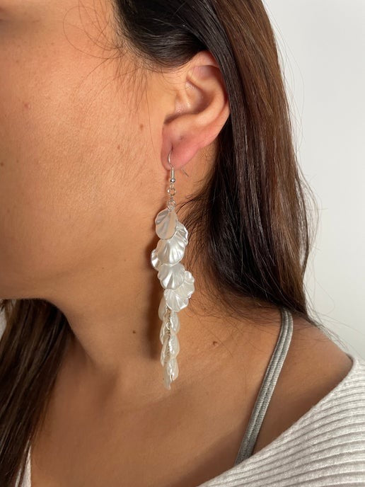 12.3 cm White Acetate Acrylic Petal Dangle Earrings