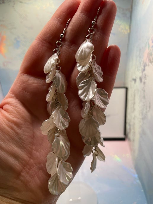 12.3 cm White Acetate Acrylic Petal Dangle Earrings