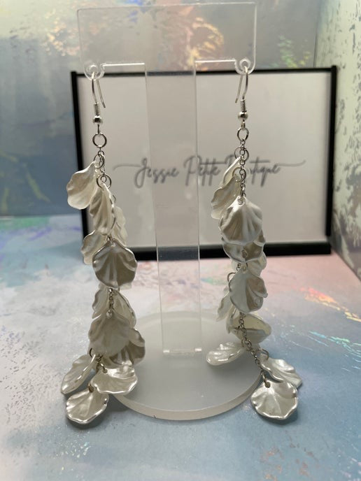 12.3 cm White Acetate Acrylic Petal Dangle Earrings
