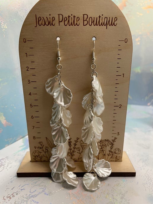 12.3 cm White Acetate Acrylic Petal Dangle Earrings