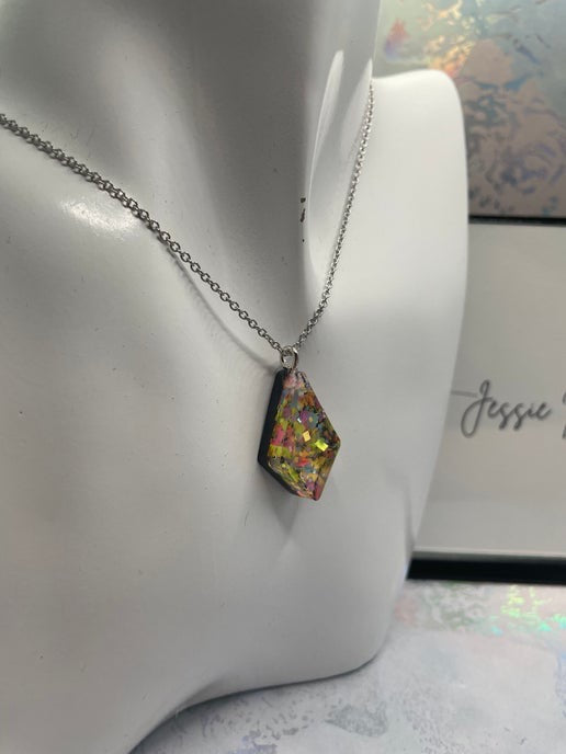 Collier pendentif funky losange - 20'' Acier inoxydable + 
Sans nickel