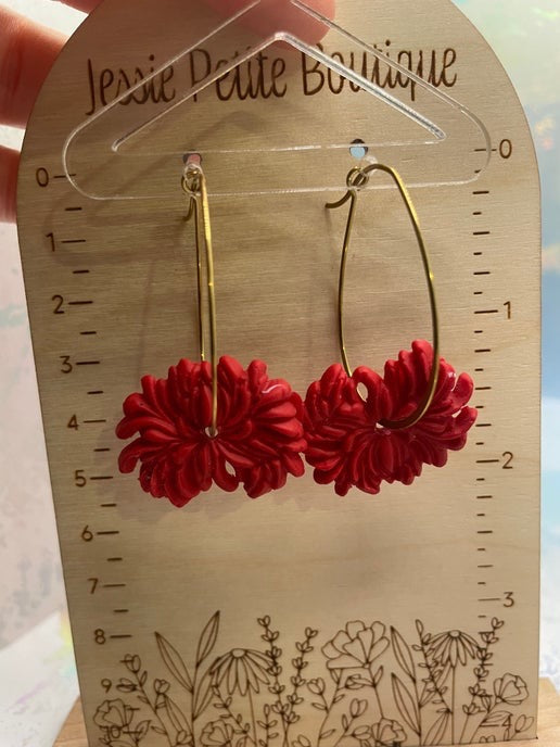 Boucles d'oreilles créoles en argile à fleurs rouges