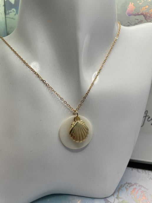 Gold Clam On Shell 21'' Gold Chain-Nickel Free