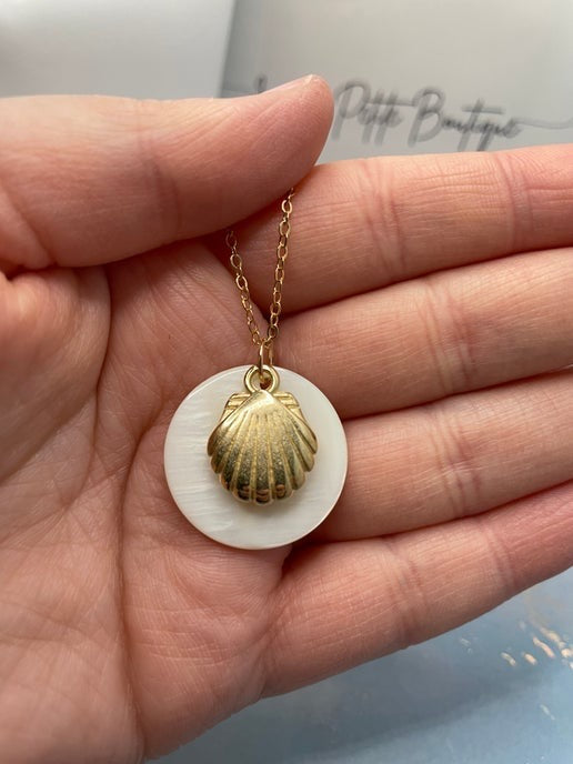 Gold Clam On Shell 21'' Gold Chain-Nickel Free