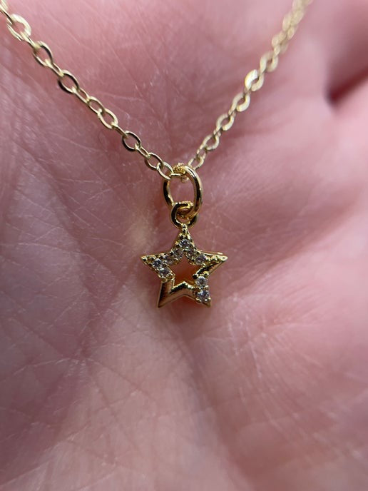 Small Gold Star+Zirconia Necklace–18''Sans Nickel