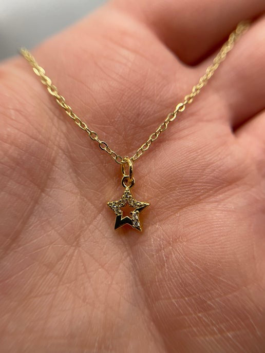 Small Gold Star+Zirconia Necklace–18''Sans Nickel