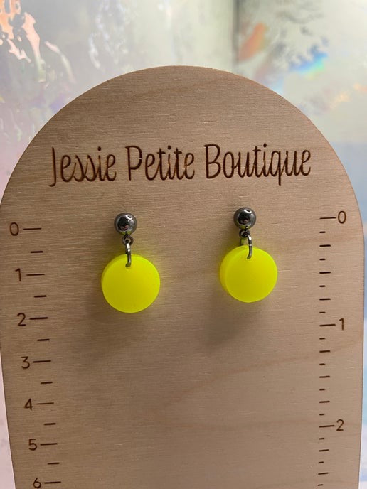 Petites boucles d'oreilles pendantes jaune fluo
