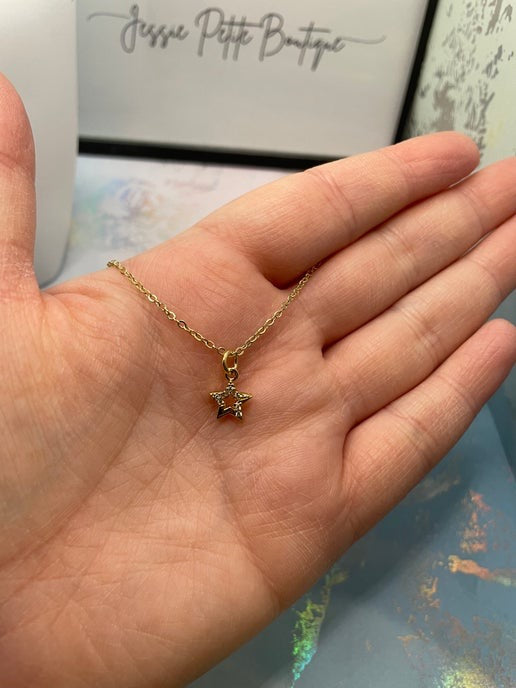 Small Gold Star+Zirconia Necklace–18''Sans Nickel