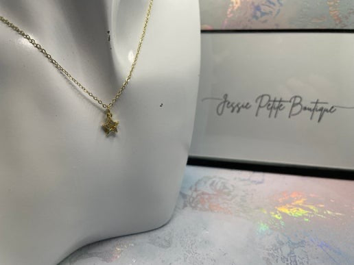 Small Gold Star+Zirconia Necklace–18''Sans Nickel