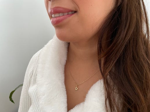 Small Gold Star+Zirconia Necklace–18''Sans Nickel