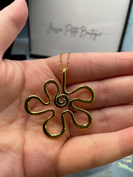 Collier grosse fleur dorée – 23'' sans nickel