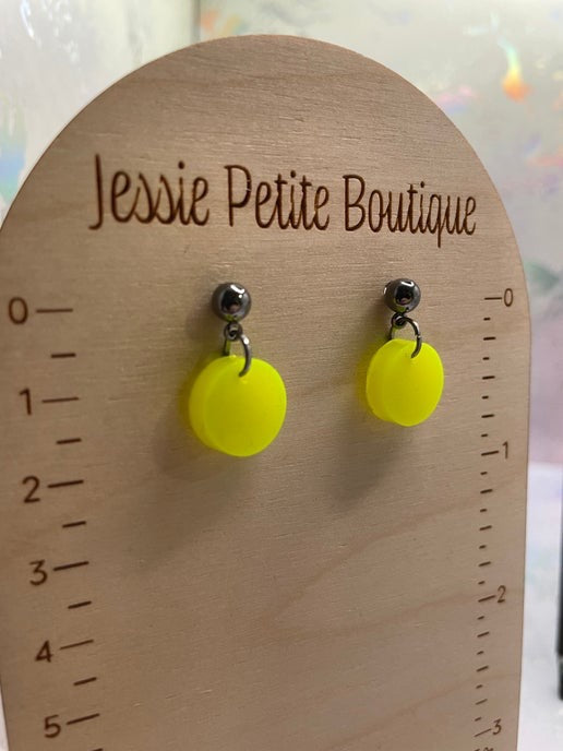 Petites boucles d'oreilles pendantes jaune fluo