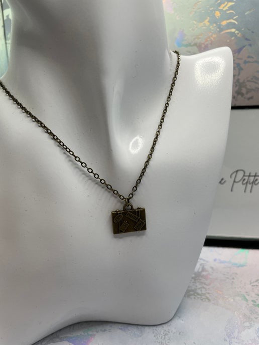 Bronze Luggage Pendant 19'' Chain