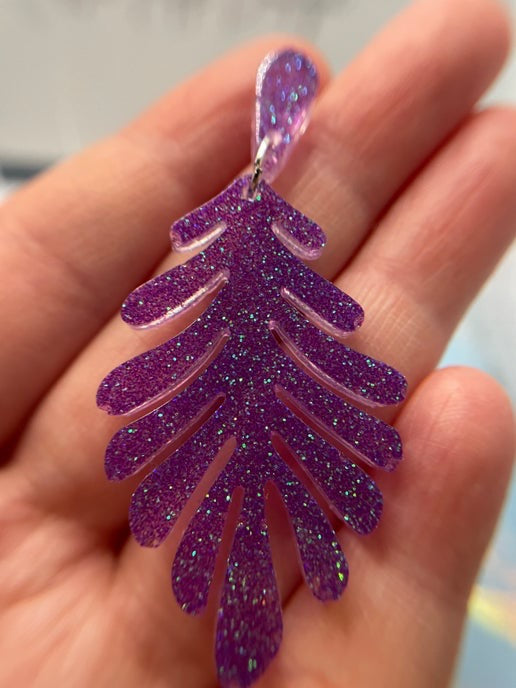 Caroline : Boucles d'oreilles violettes scintillantes – Hypoallergéniques