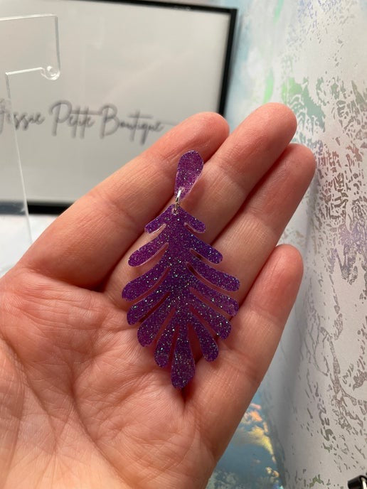 Caroline : Boucles d'oreilles violettes scintillantes – Hypoallergéniques