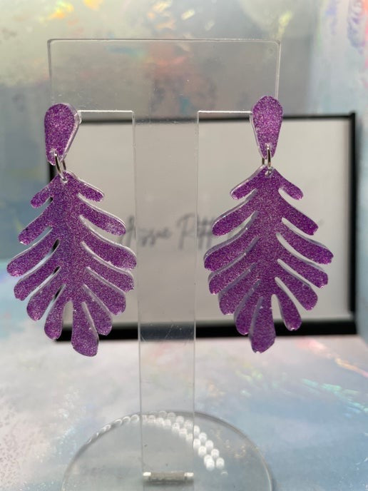 Caroline : Boucles d'oreilles violettes scintillantes – Hypoallergéniques