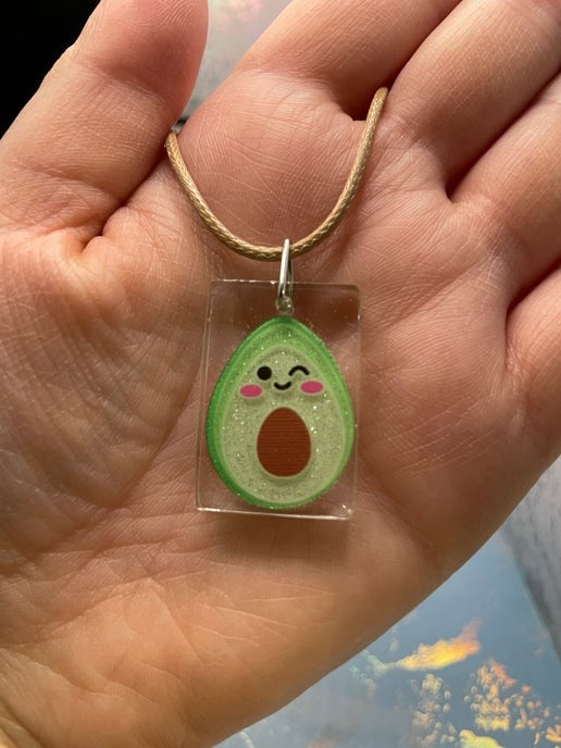 Collier pendentif avocat - 17''corde