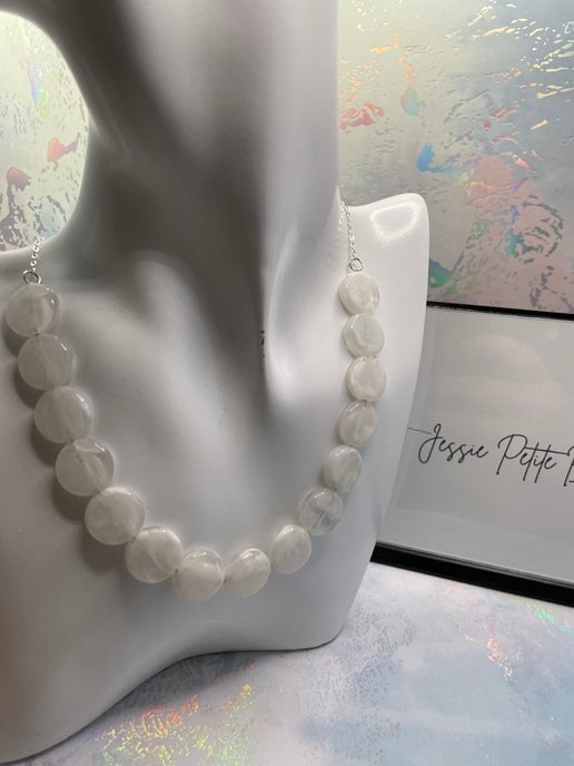 Collier de perles en marbre blanc 53 cm (sans nickel et acier inoxydable)