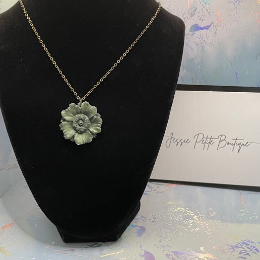 Collier Fleur d'anémone verte- 26''