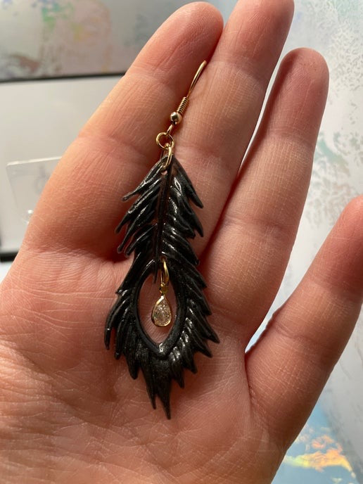 Boucles d'oreilles plumes noires avec zircones