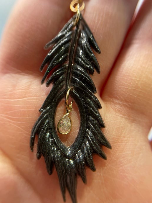 Boucles d'oreilles plumes noires avec zircones