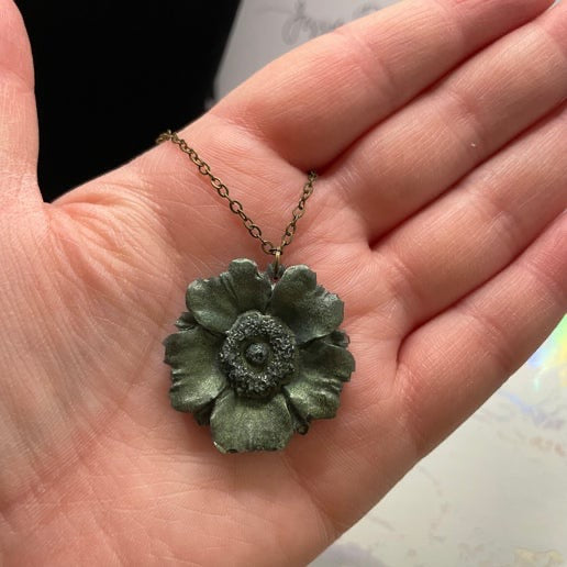 Collier Fleur d'anémone verte- 26''