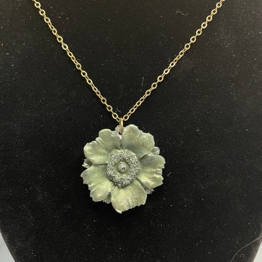 Collier Fleur d'anémone verte- 26''