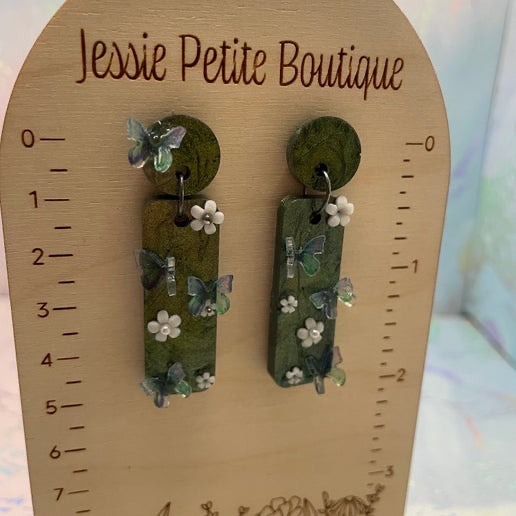 Boucles d'oreilles rectangulaires vertes avec papillons+fleurs - Sans Nickel