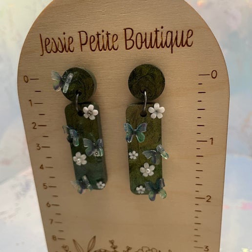 Boucles d'oreilles rectangulaires vertes avec papillons+fleurs - Sans Nickel