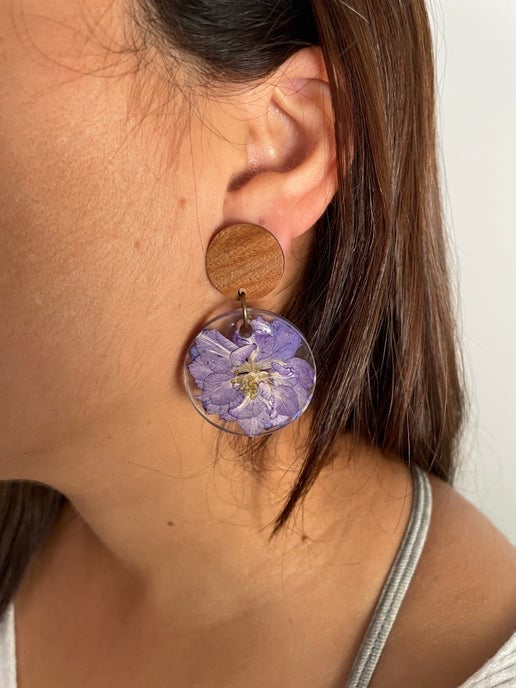 Boucles d'oreilles rondes fleur mauve - SANS NICKEL