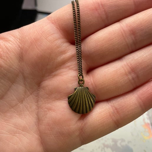 Collier petit coquillage en bronze 21''