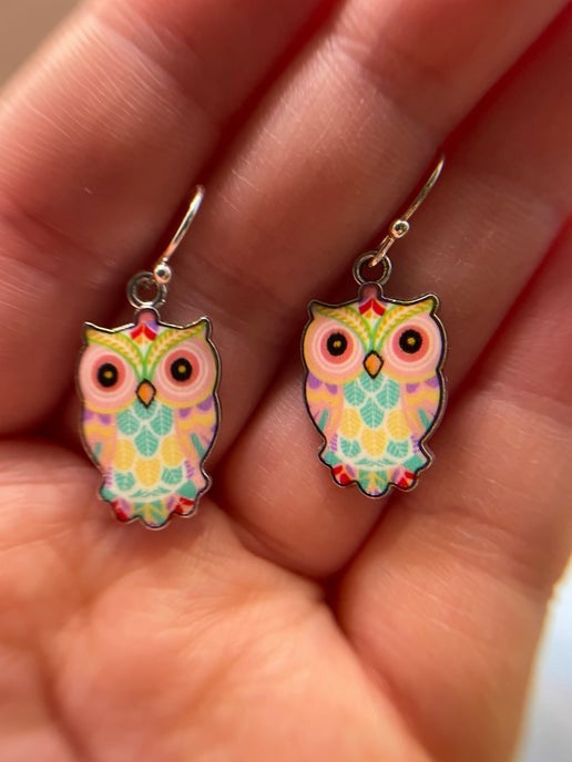 Boucles d'oreilles pendantes en émail motif hibou (4 options de couleurs)