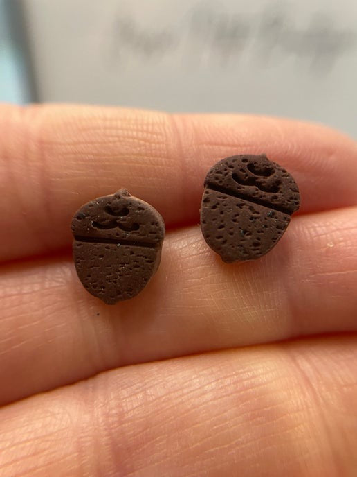 Bouton d'oreilles cocotte en argile brune