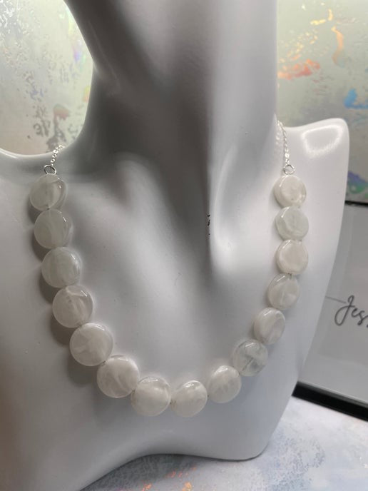 Collier de perles en marbre blanc 53 cm (sans nickel et acier inoxydable)